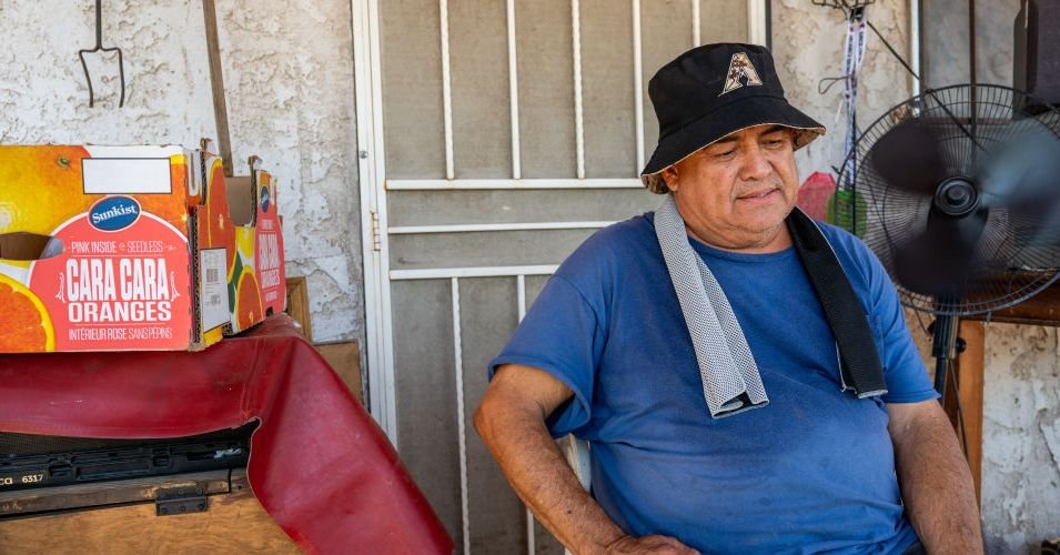 À medida que o verão se aproxima, os cortes federais ameaçam o programa para manter as pessoas vulneráveis ​​legais