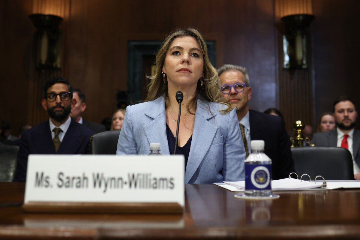 O denunciante Meta Sarah Wynn-Williams diz que a empresa direcionou anúncios para adolescentes com base em seu 'estado emocional'