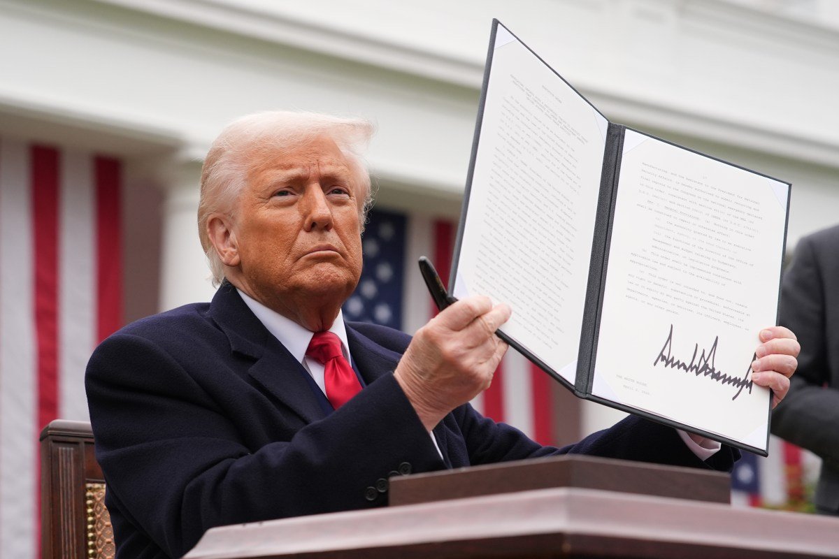 Trump isenta smartphones, laptops e semicondutores de novas tarifas