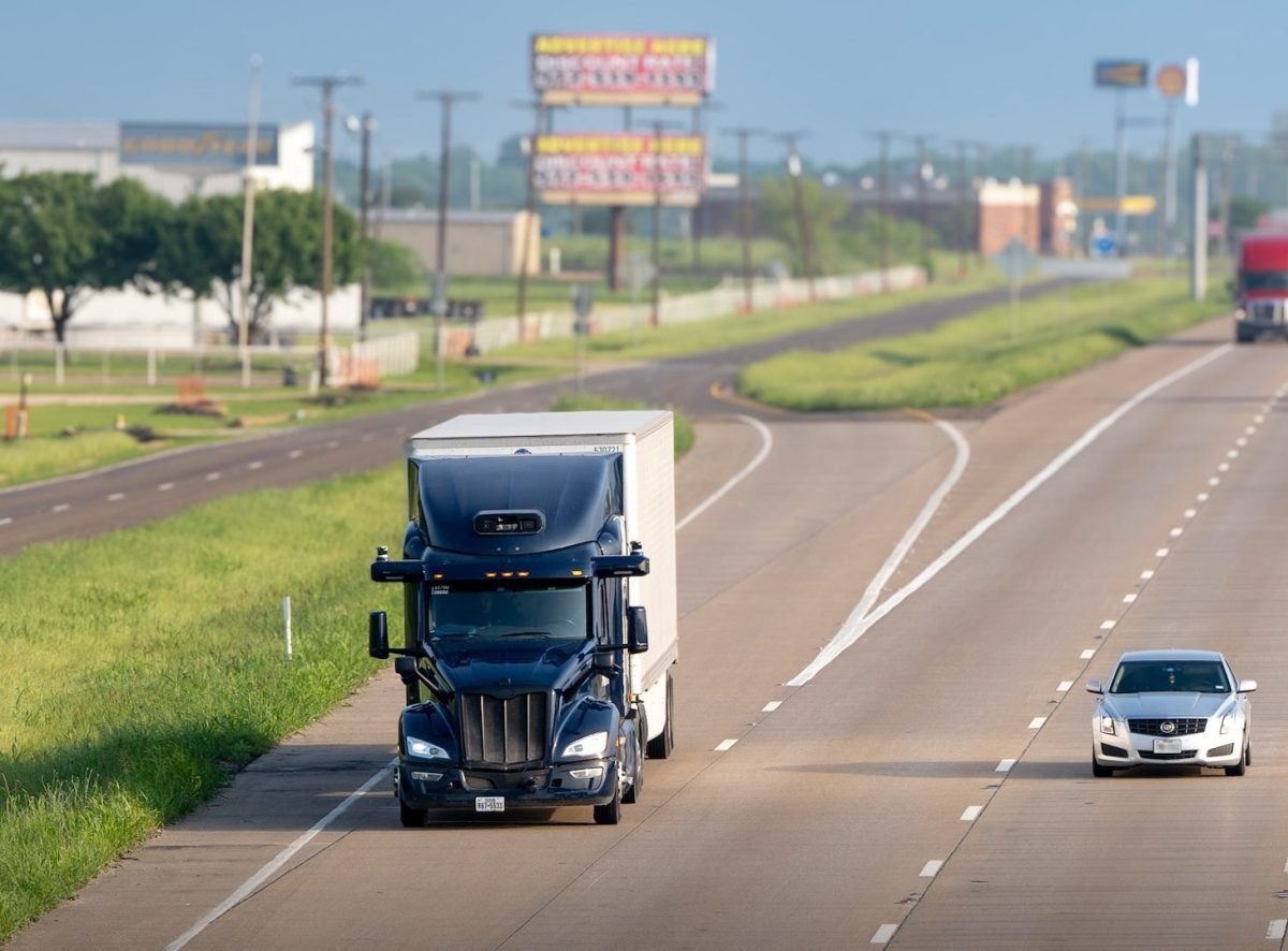 Aurora lança serviço de caminhão autônomo comercial no Texas