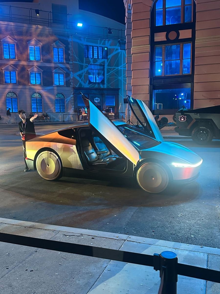 Mobilidade do TechCrunch: Tesla negou a marca registrada 'Robotaxi', Aurora perde um co-fundador e as tarifas começam a afetar