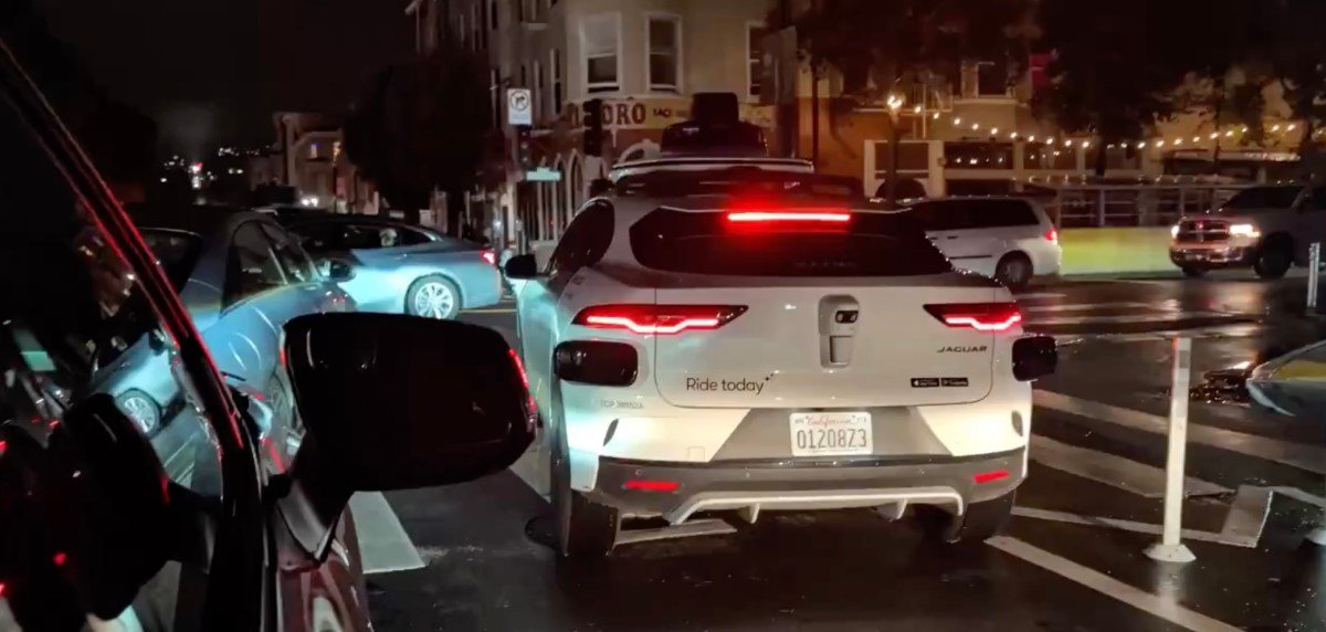 Screenshot of Waymo vehicle stalled in San Francisco