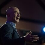 Jeff Bezos supostamente quer US$ 100 bilhões para comprar e transformar antigas empresas de manufatura com IA