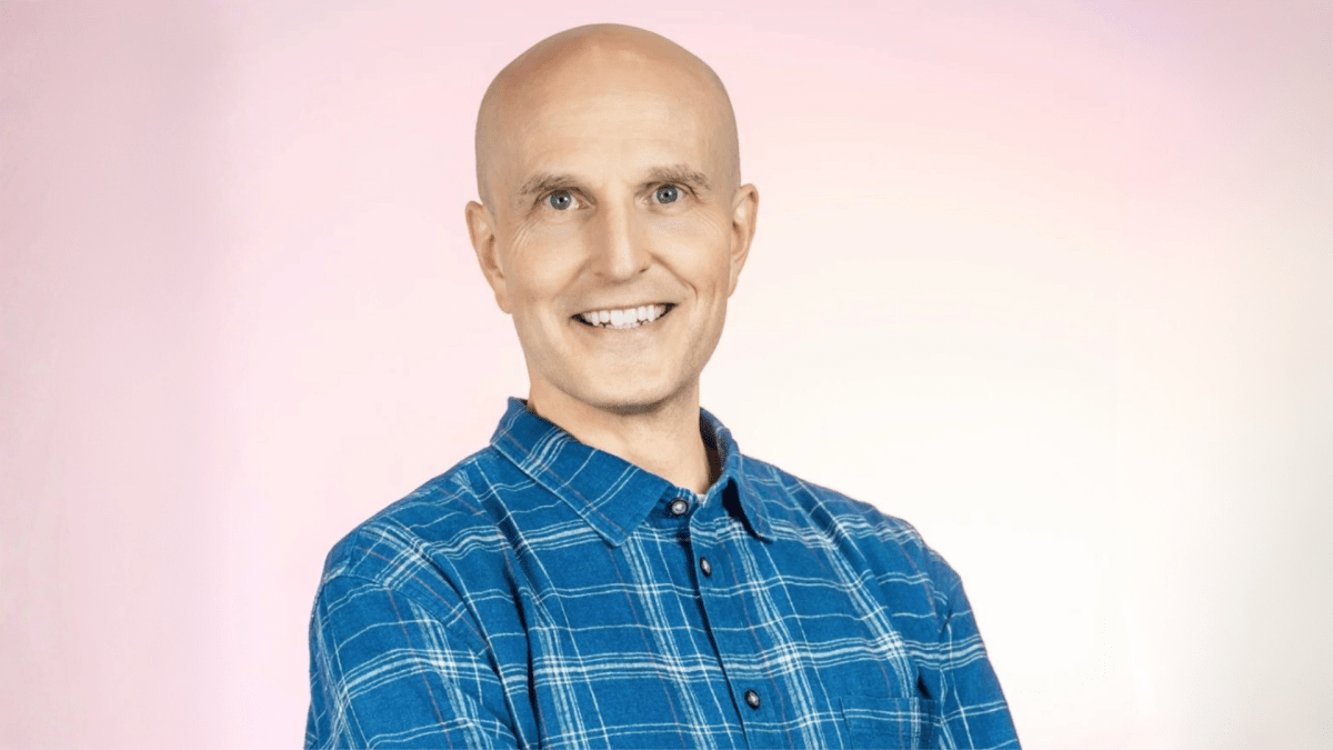 Sua casa pegou fogo. Ele usou o dinheiro do seguro para construir PopSockets.