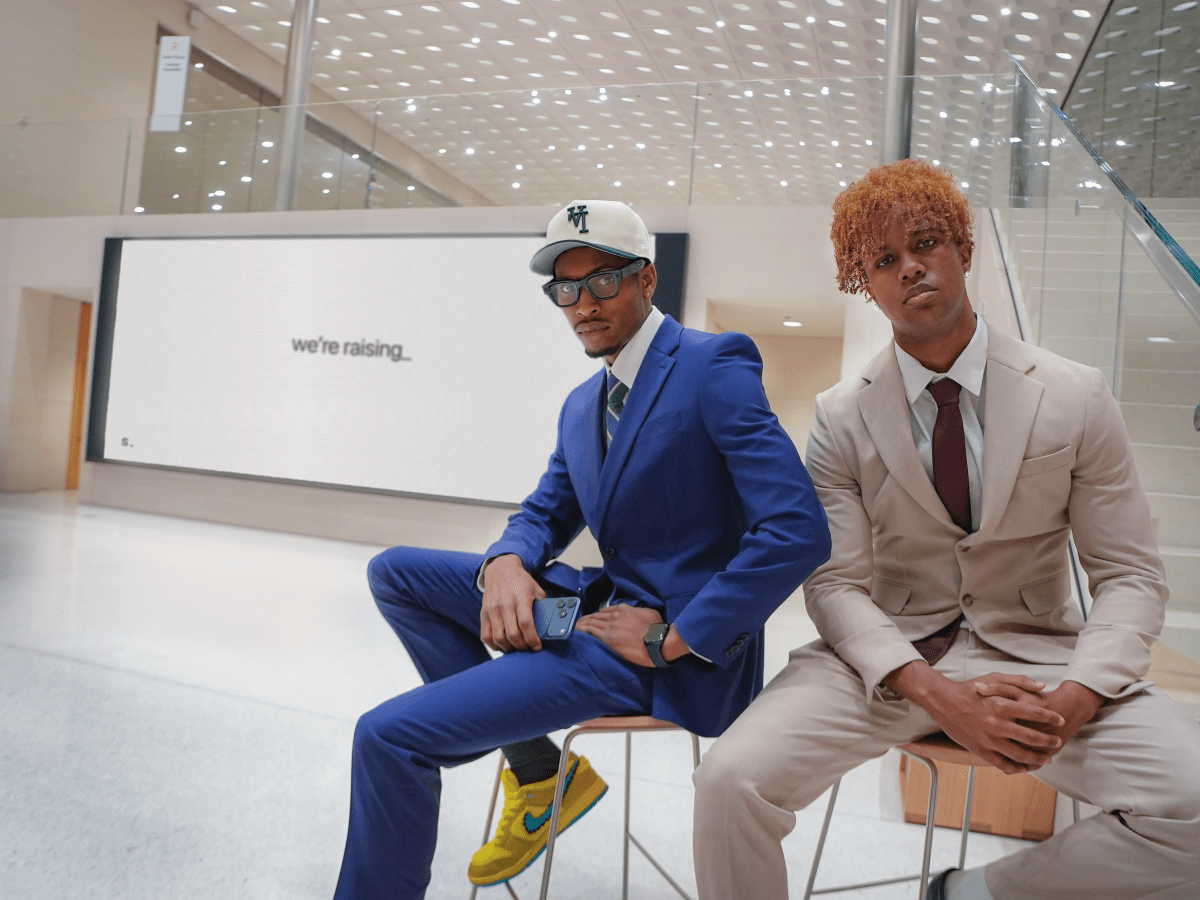 Dois universitários levantam uma pré-semente de US$ 5,1 milhões para construir uma rede social de IA no iMessage