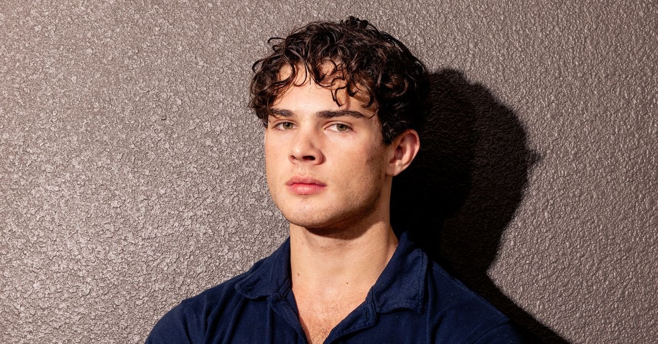 Looksmaxxer feminino Alorah Ziva está processando clavicular por suposta agressão