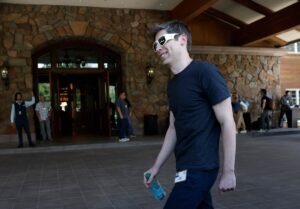 O projeto World de Sam Altman procura escalar seu império de verificação humana. Primeira parada: Tinder.