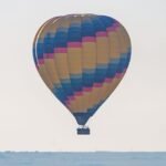 Um balão de ar quente pousou em um quintal na Califórnia. O proprietário diz que é um evento ‘muito raro’