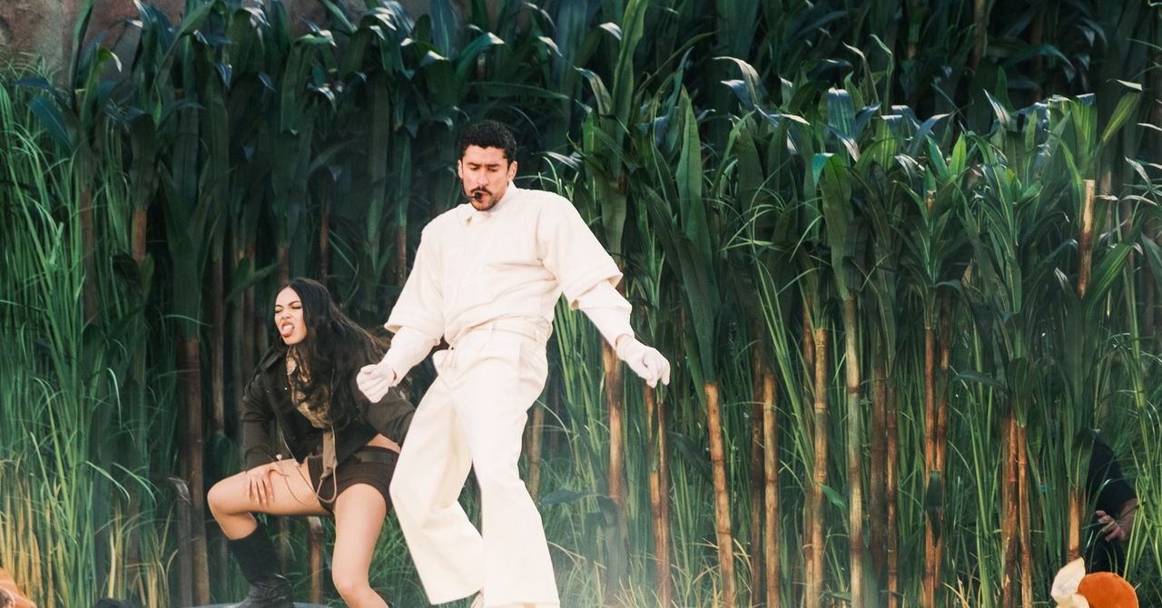 A FCC recebeu centenas de reclamações sobre o desempenho ‘vulgar’ de Bad Bunny no Super Bowl