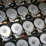 É assim que se parecem alguns dos maiores bancos de malware do mundo, empilhados como discos rígidos
