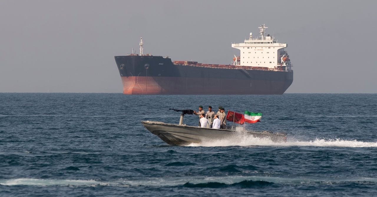 O Irã está usando pequenos barcos 'mosquitos' para fechar o Estreito de Ormuz