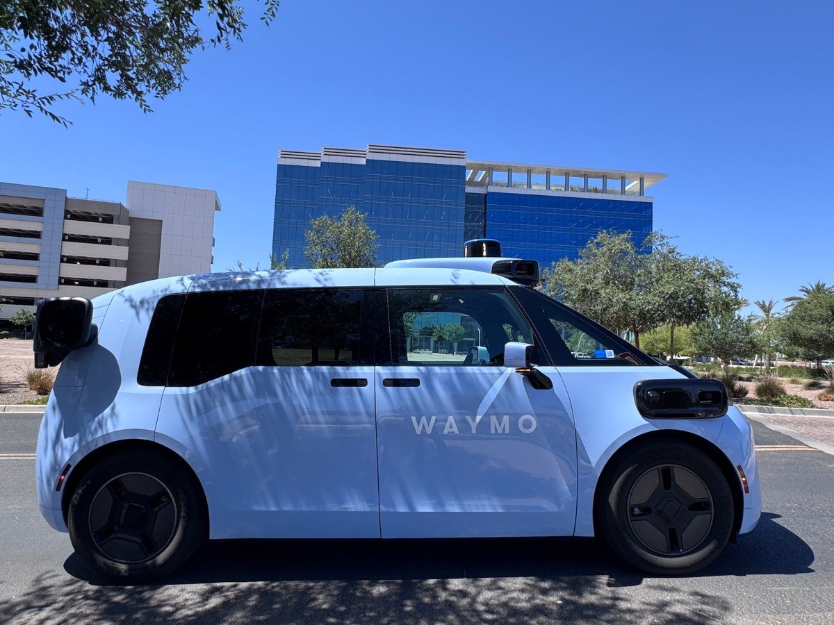 O mais novo robotáxi da Waymo é de fabricação chinesa, construído para ganhar dinheiro e agora aceita passageiros