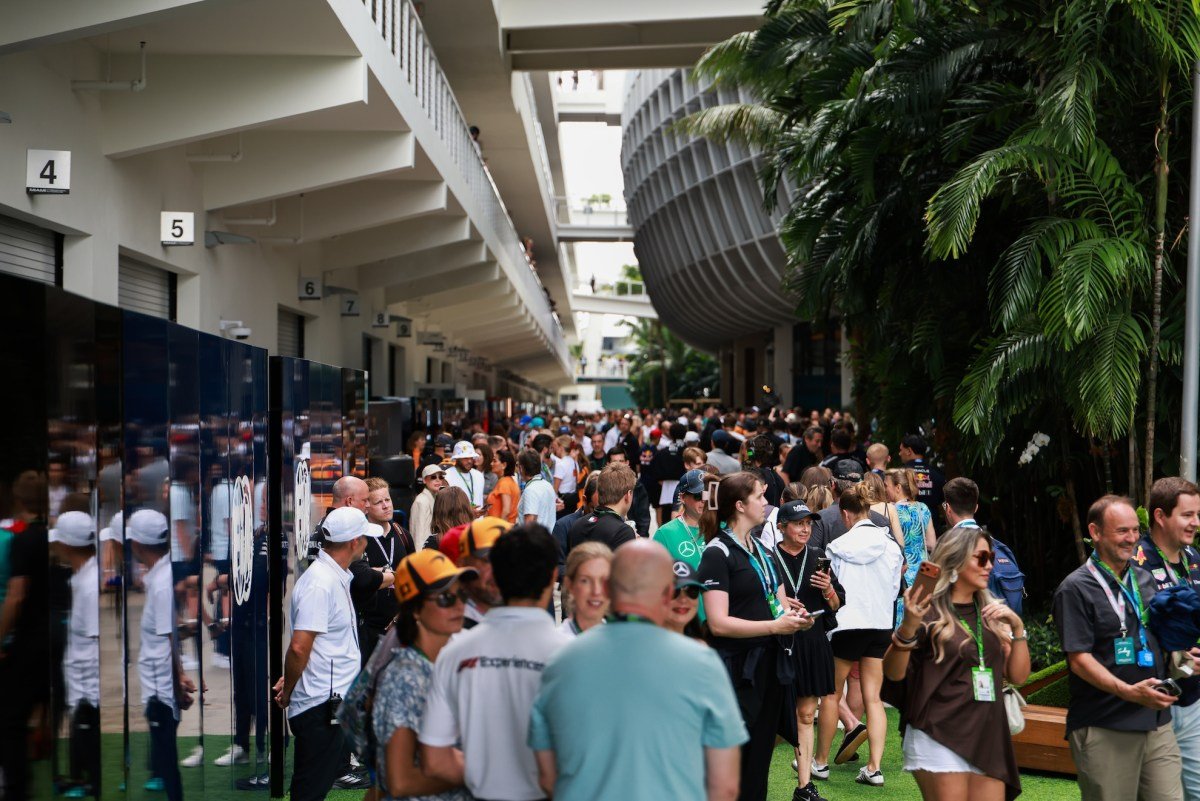 O melhor lugar para startups fecharem um acordo? O paddock da F1