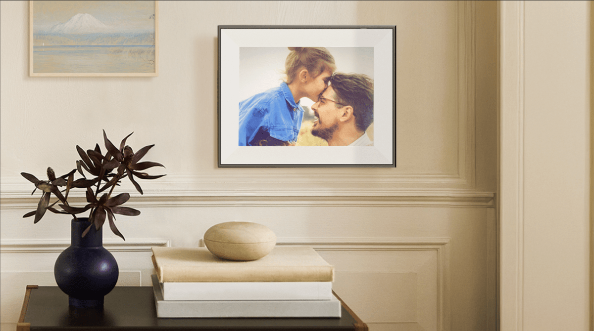 A impressionante moldura fotográfica e-ink da Aura nem parece digital