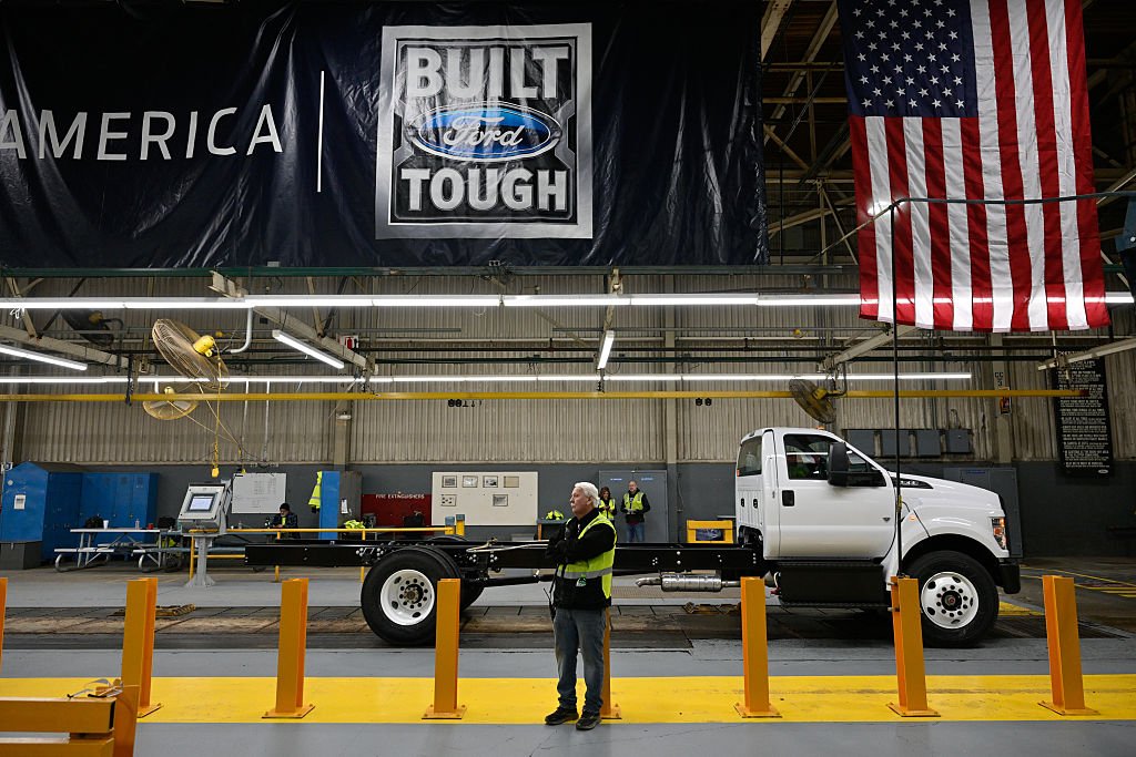Ford recontrata engenheiros de ‘barba grisalha’ depois que IA falha